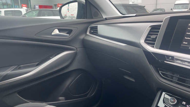 Vauxhall Grandland 1.2 Turbo SE 5dr Petrol Hatchback